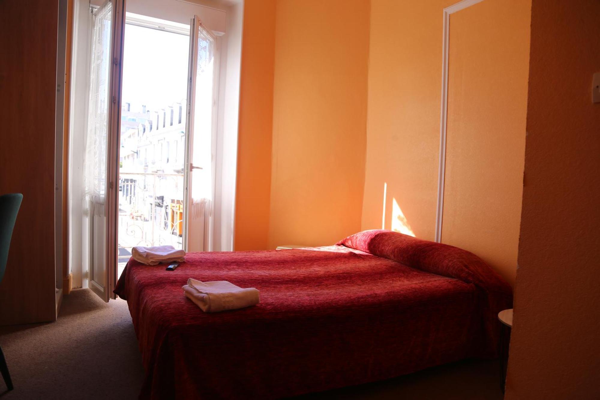 Hotel Restaurant Le Parisien Lourdes Dış mekan fotoğraf